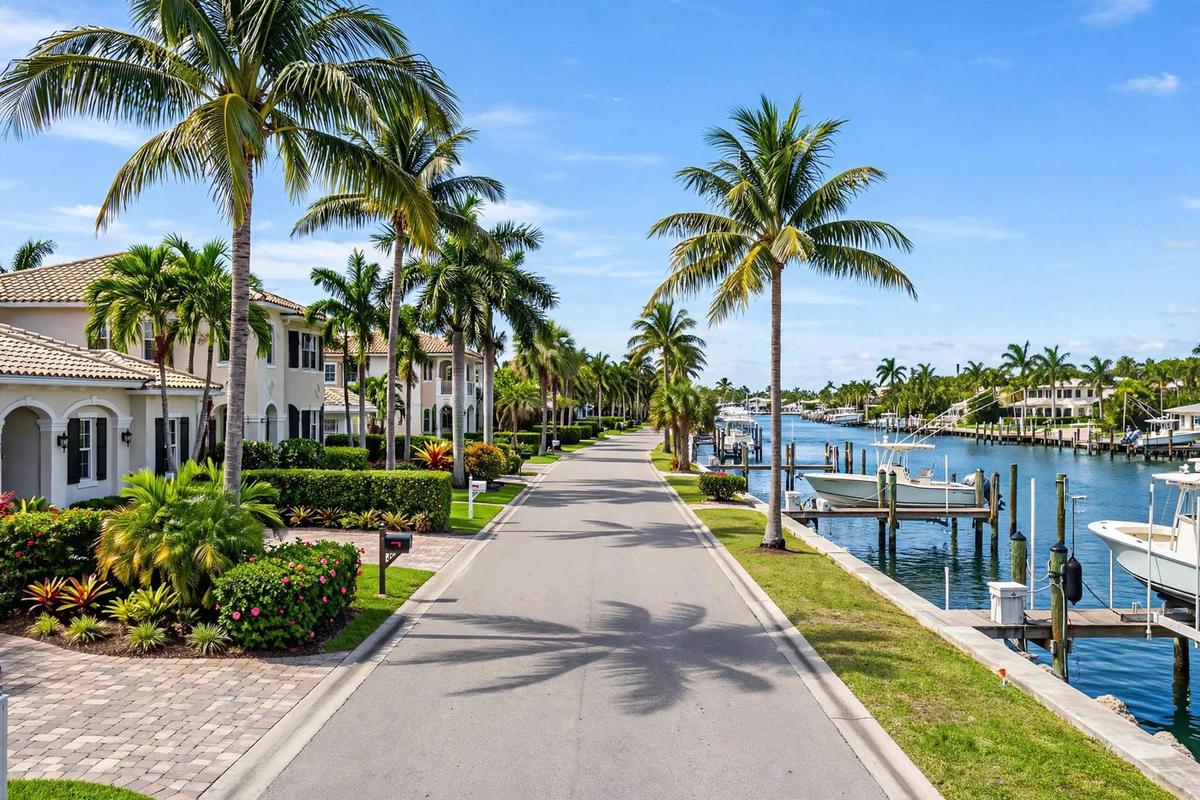 Does Listing Capture Deepwater Value or Cost It? Reading the Intracoastal Premium, the 88.9 Percent and the Net-Proceeds Ledger
