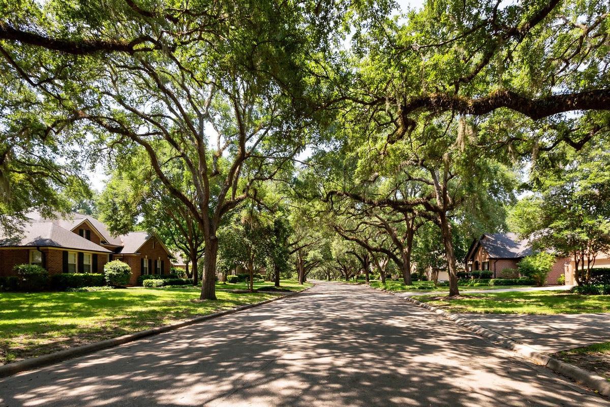 What Is a Memorial Villages Lot Worth to a Builder? Reading the Builder-Acquisition Count, the New-Build Comps and the Carrying Costs