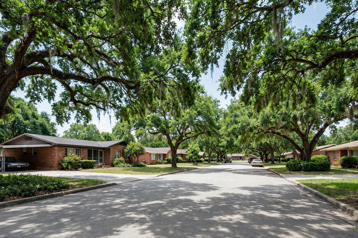 Can You Sell in Spring Branch East Without Listing? Reading the Redevelopment Count, the Cash-Buyer Trail and the Net-Proceeds Math